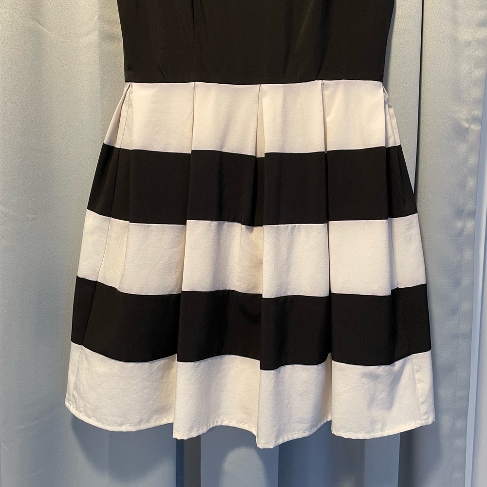 B. Smart Semi-Formal Black & White Stripped Dress- Size 7/8 - Picture 2 of 11